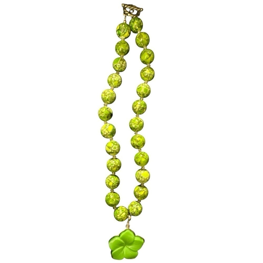Green speckle beaded necklaces with detachable flower pendant silver clasp